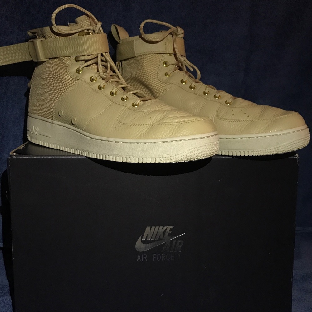 Special Edition Nike Air Force 1 High - Picture 5 of 5